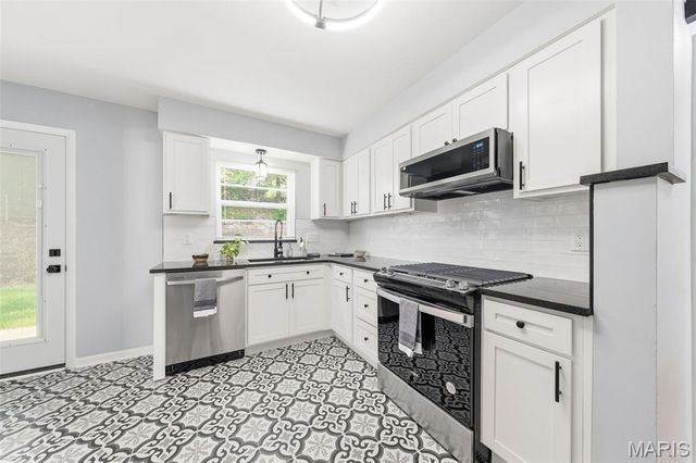7110 Groveland Drive, St Louis, MO 63121