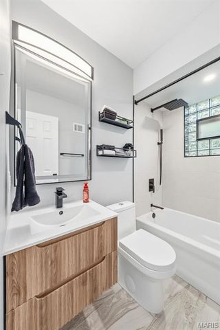 7110 Groveland Drive, St Louis, MO 63121