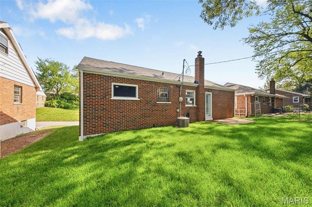 7110 Groveland Drive, St Louis, MO 63121