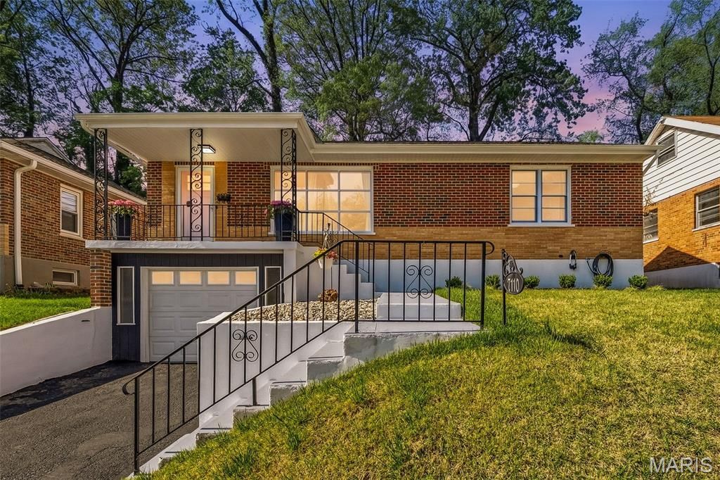 7110 Groveland Drive, St Louis, MO 63121