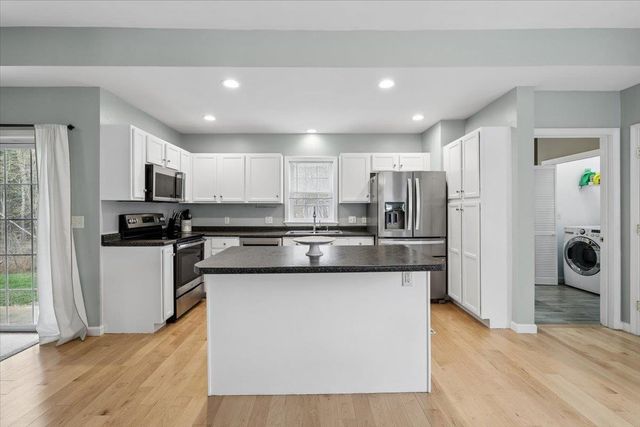 1 Langs Lane, Newmarket, NH 03857