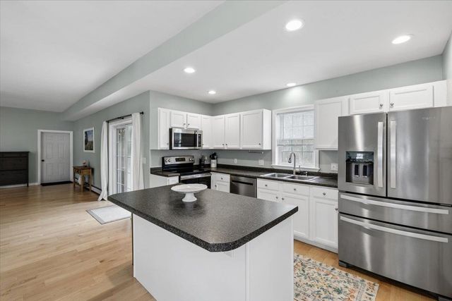 1 Langs Lane, Newmarket, NH 03857