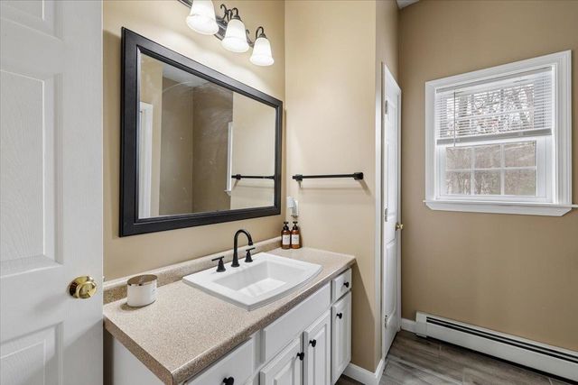 1 Langs Lane, Newmarket, NH 03857