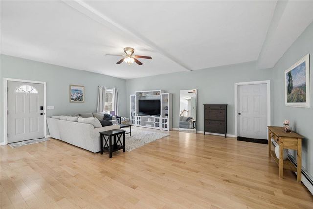 1 Langs Lane, Newmarket, NH 03857