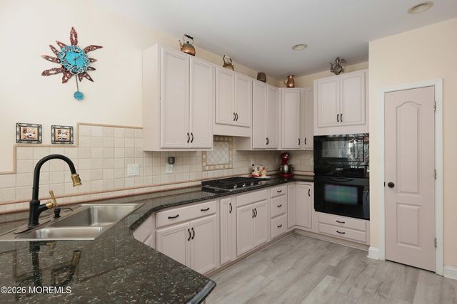 9 W Parsonage Way, Manalapan, NJ 07726