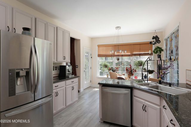 9 W Parsonage Way, Manalapan, NJ 07726