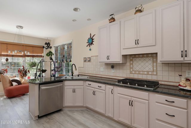 9 W Parsonage Way, Manalapan, NJ 07726