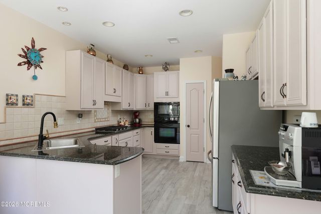 9 W Parsonage Way, Manalapan, NJ 07726