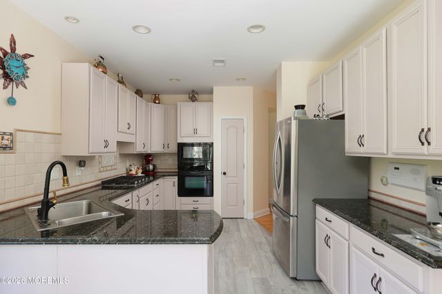 9 W Parsonage Way, Manalapan, NJ 07726