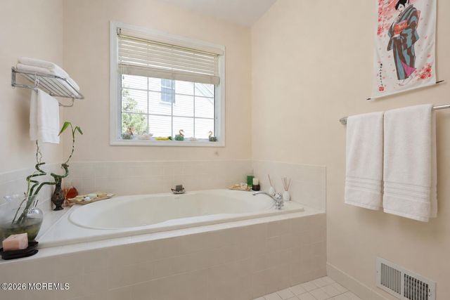 9 W Parsonage Way, Manalapan, NJ 07726