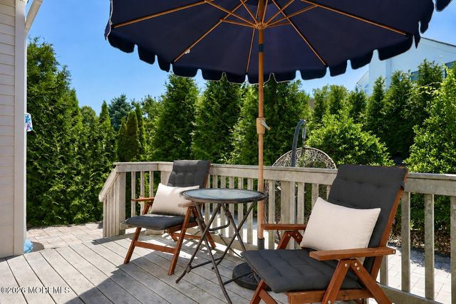9 W Parsonage Way, Manalapan, NJ 07726