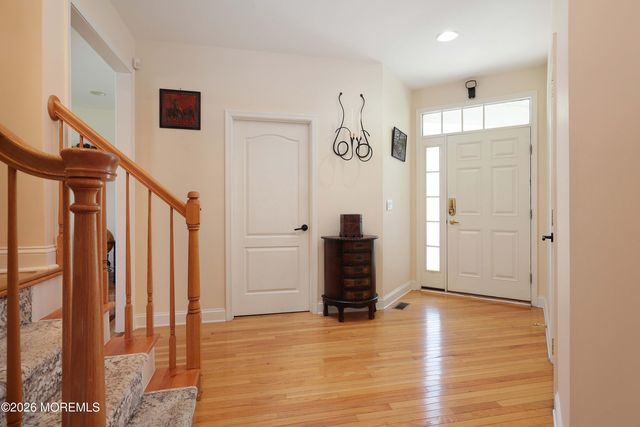 9 W Parsonage Way, Manalapan, NJ 07726