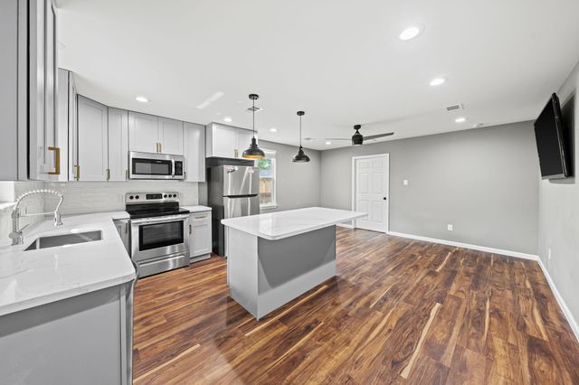 25804 Maplewood Drive, Spring, TX 77386