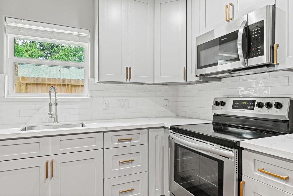 25804 Maplewood Drive, Spring, TX 77386