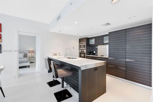 200 Biscayne Boulevard Way 504, Miami, FL 33131