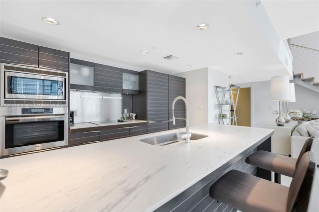 200 Biscayne Boulevard Way 504, Miami, FL 33131