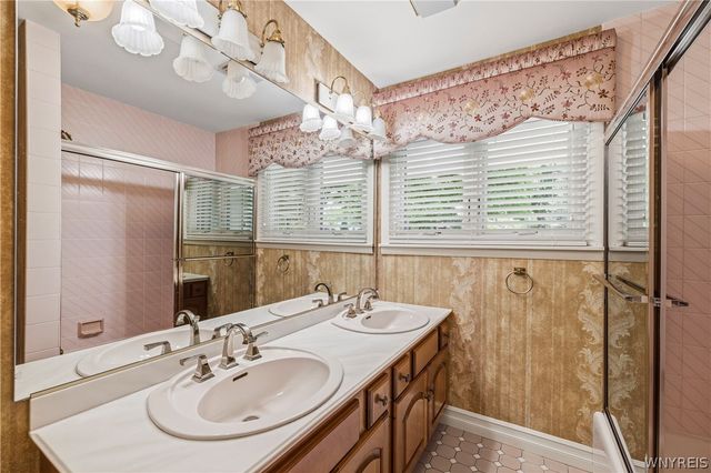 687 Mountain View Drive, Lewiston, NY 14092