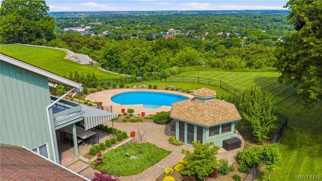 687 Mountain View Drive, Lewiston, NY 14092