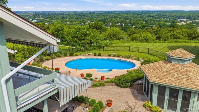 687 Mountain View Drive, Lewiston, NY 14092