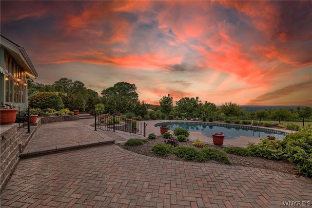 687 Mountain View Drive, Lewiston, NY 14092