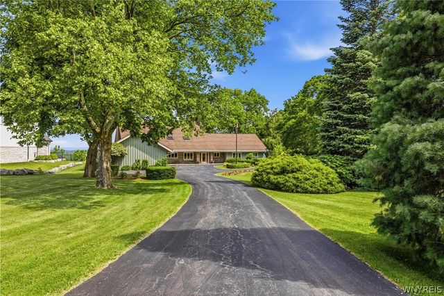 687 Mountain View Drive, Lewiston, NY 14092
