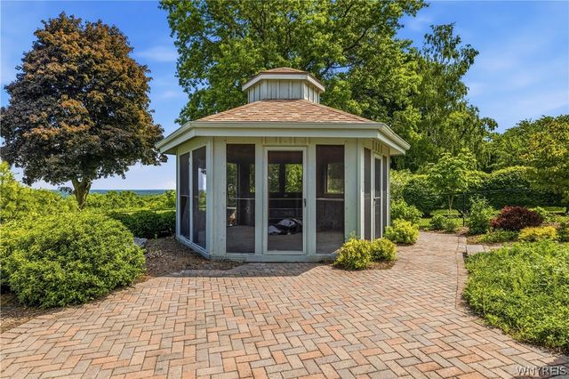 687 Mountain View Drive, Lewiston, NY 14092