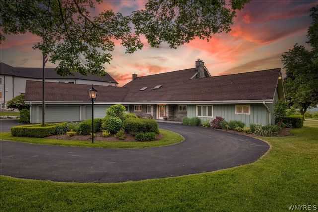687 Mountain View Drive, Lewiston, NY 14092