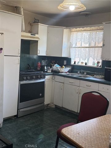 1110 S Towner, Santa Ana, CA 92707