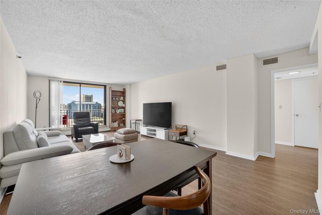 25 Rockledge Avenue 1007, White Plains, NY 10601