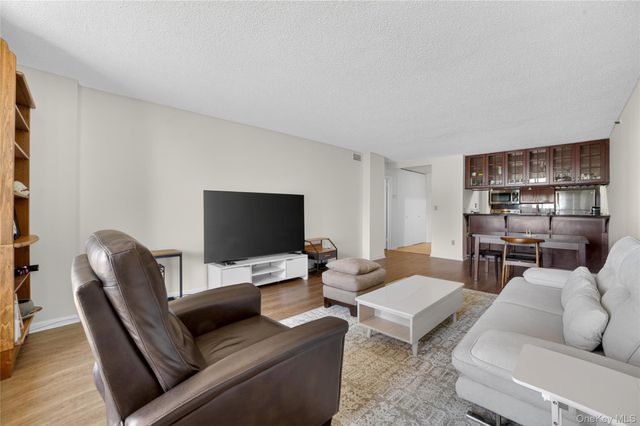 25 Rockledge Avenue 1007, White Plains, NY 10601