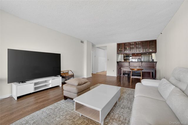 25 Rockledge Avenue 1007, White Plains, NY 10601