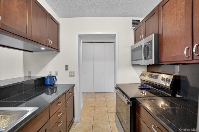 25 Rockledge Avenue 1007, White Plains, NY 10601