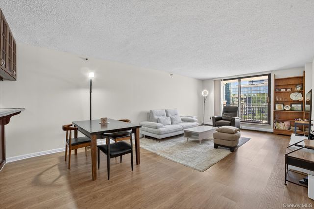 25 Rockledge Avenue 1007, White Plains, NY 10601