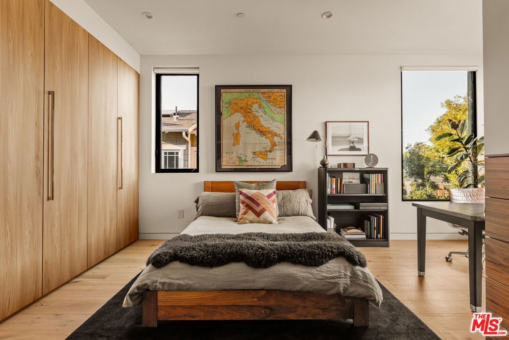 Image 19 of property listing at 1531 Louella Avenue, Venice, CA 90291