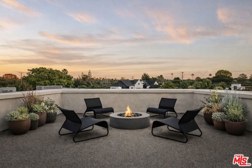 Image 21 of property listing at 1531 Louella Avenue, Venice, CA 90291