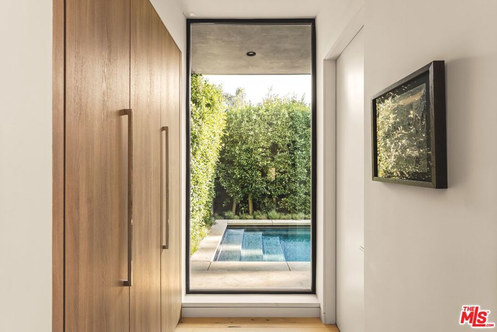 Image 22 of property listing at 1531 Louella Avenue, Venice, CA 90291