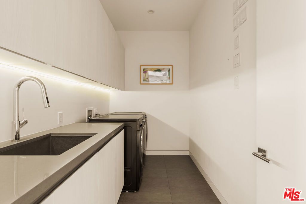 Image 23 of property listing at 1531 Louella Avenue, Venice, CA 90291