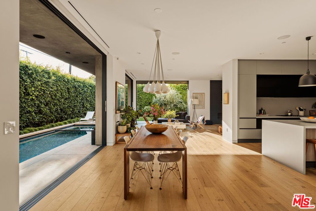 Image 6 of property listing at 1531 Louella Avenue, Venice, CA 90291