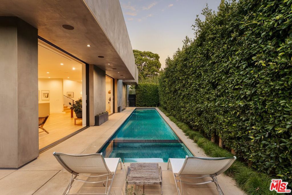 Image 9 of property listing at 1531 Louella Avenue, Venice, CA 90291