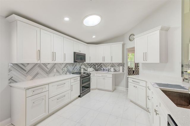 8524 BETH COURT, Odessa, FL 33556