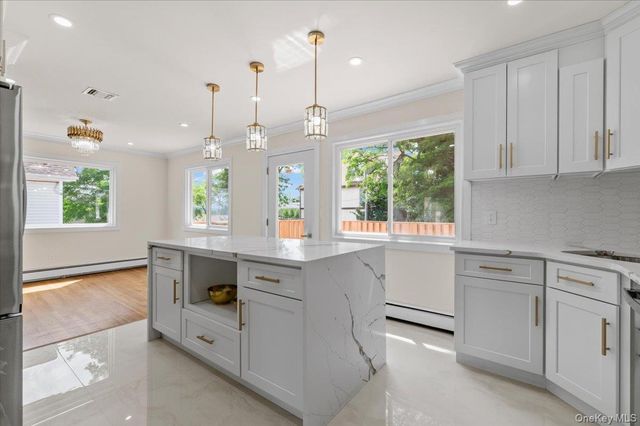 12 Deans Lane, Bayville, NY 11709