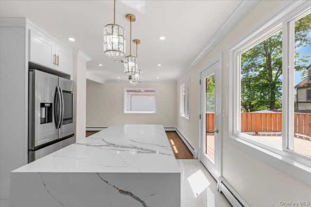 12 Deans Lane, Bayville, NY 11709