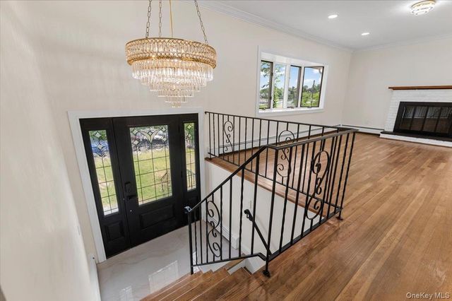 12 Deans Lane, Bayville, NY 11709