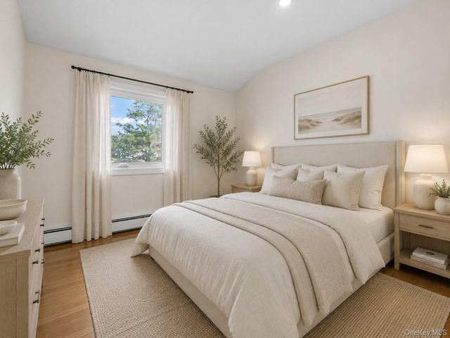 12 Deans Lane, Bayville, NY 11709