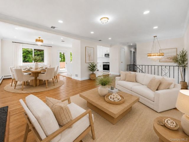 12 Deans Lane, Bayville, NY 11709
