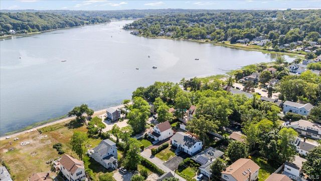 12 Deans Lane, Bayville, NY 11709