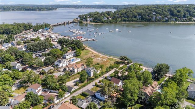 12 Deans Lane, Bayville, NY 11709