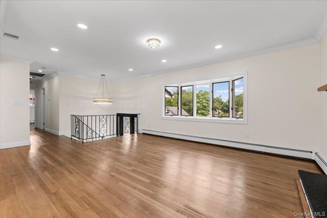 12 Deans Lane, Bayville, NY 11709