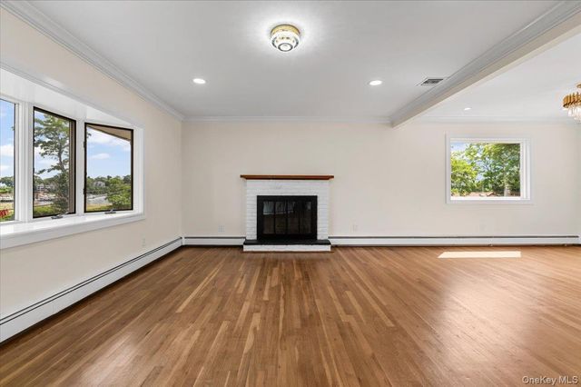 12 Deans Lane, Bayville, NY 11709