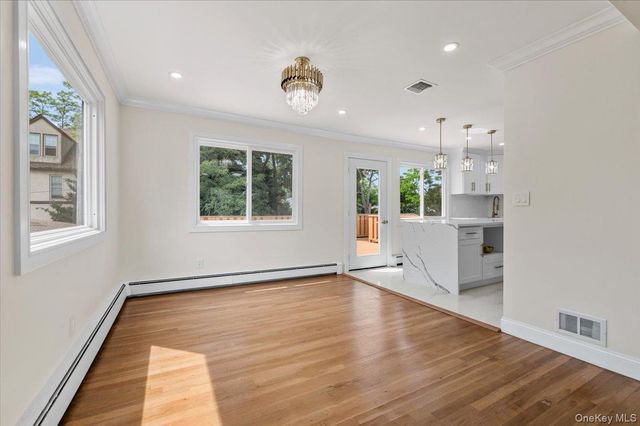 12 Deans Lane, Bayville, NY 11709